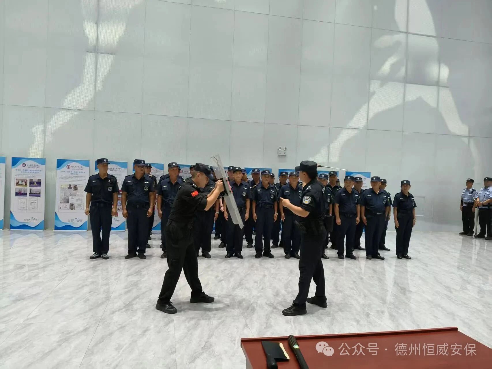 【警企聯(lián)動(dòng) 筑牢校園安全防線(xiàn)】公司聯(lián)合公安機(jī)關(guān)開(kāi)展最小應(yīng)急單元專(zhuān)題培訓(xùn)